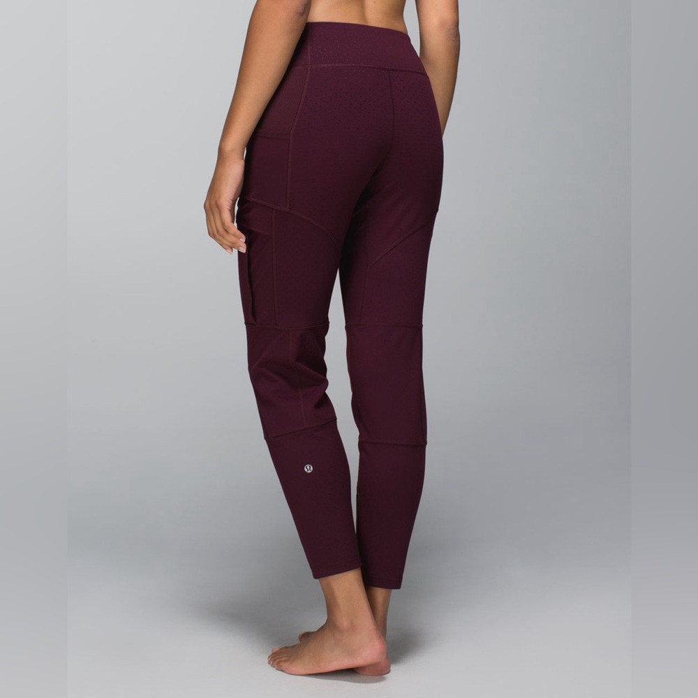 Lululemon Om & Roam Untight Tight
Shine Dot Bordeaux Drama / Bordeaux Drama 2